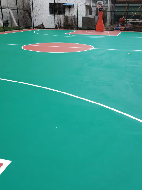 万源 球场长期使用易出现地面开裂